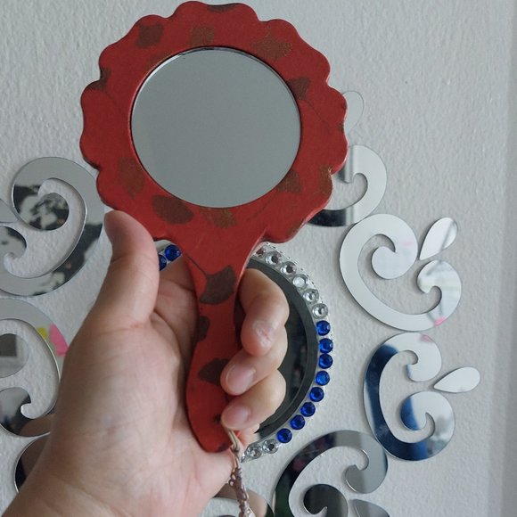 Small Little Handheld Mirror Practical Cute For Any Room - Picture 1 of 5